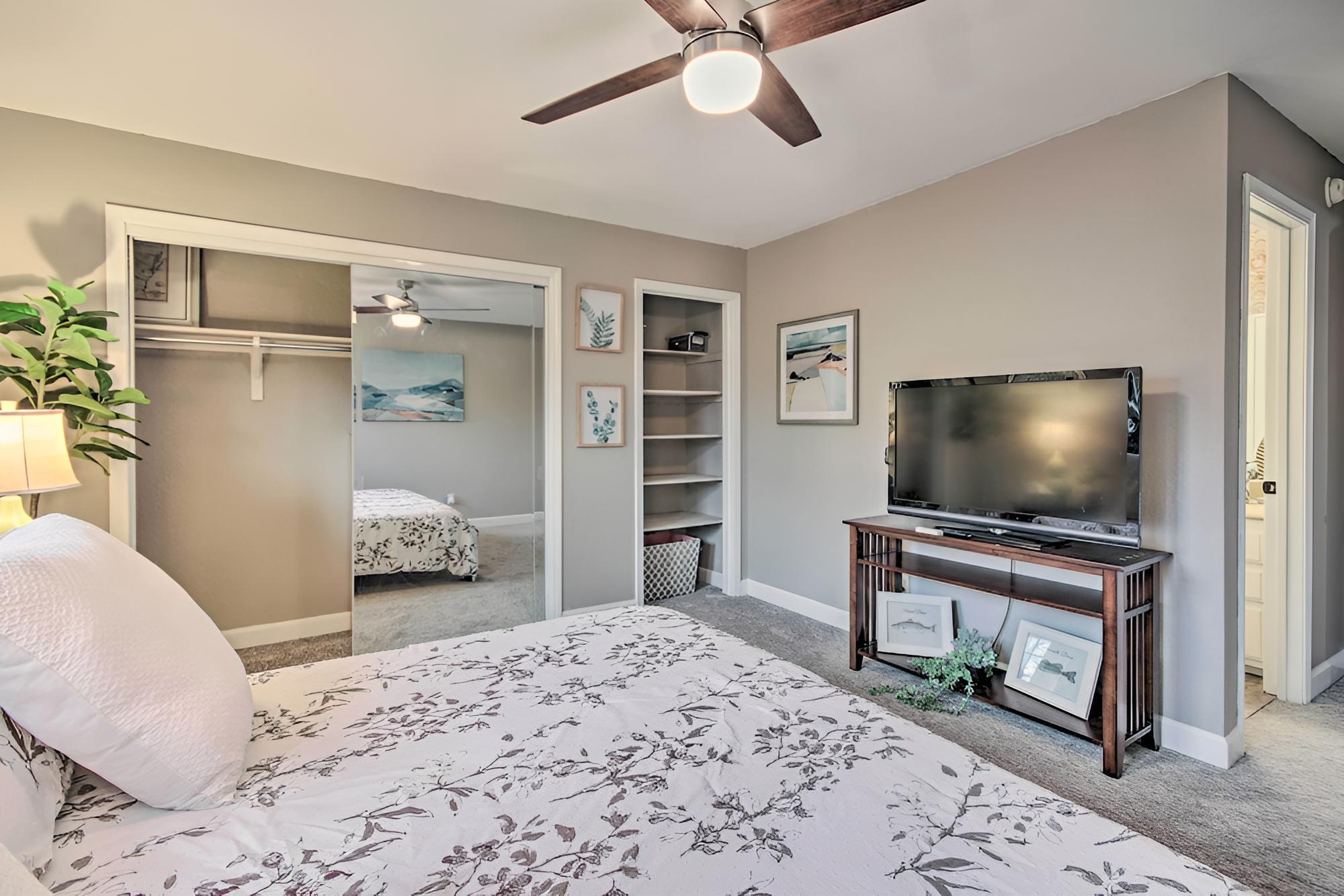 Vibrant Townhome on Golf Course & Bike Trails view 4