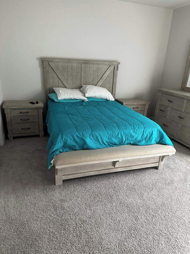 Spacious 2Br w/ Fireplace - Sleeps 4 - Bbq - Lake