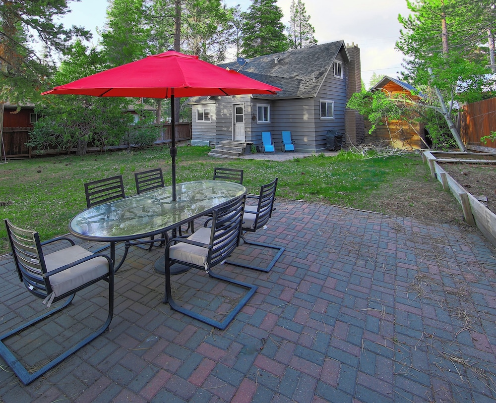Dancing Bear Cabin Pet Friendly, Sleeps 4, Totally Cute! view 4