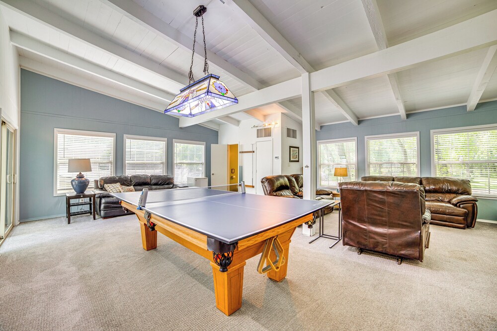 Waterfront Gem on Cedar Creek Lake w/ Deck + Games