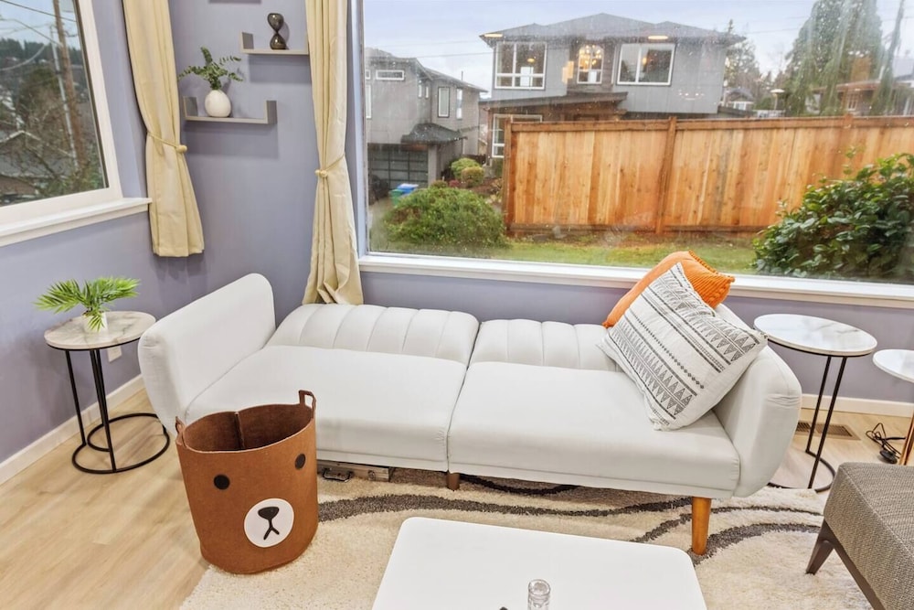 Lakeview Home in Renton, Walk to Beach, AC, Fenced