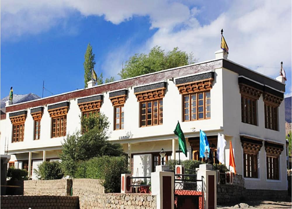 TIH Hotel Mahay Palace