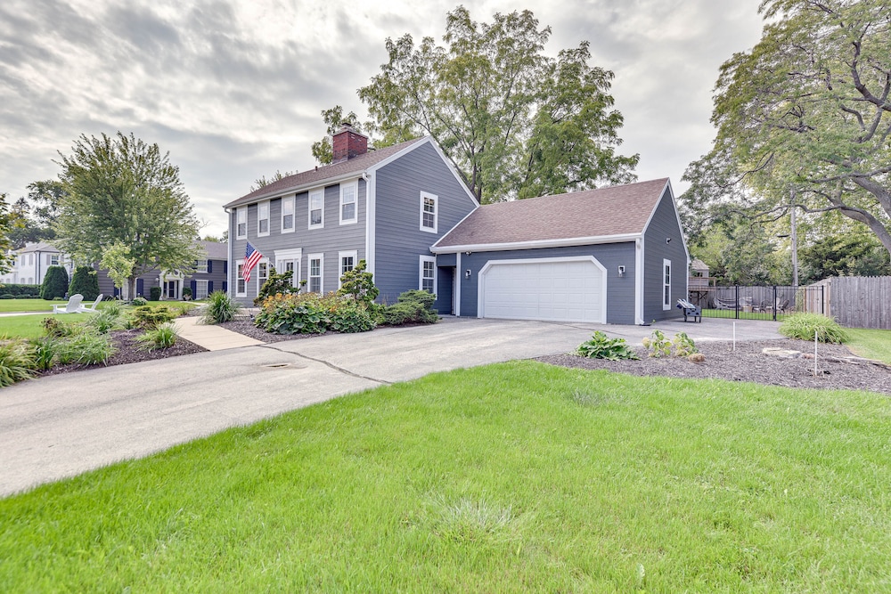 Charming Racine Home - Walk to Lake Michigan! - Property Image 3