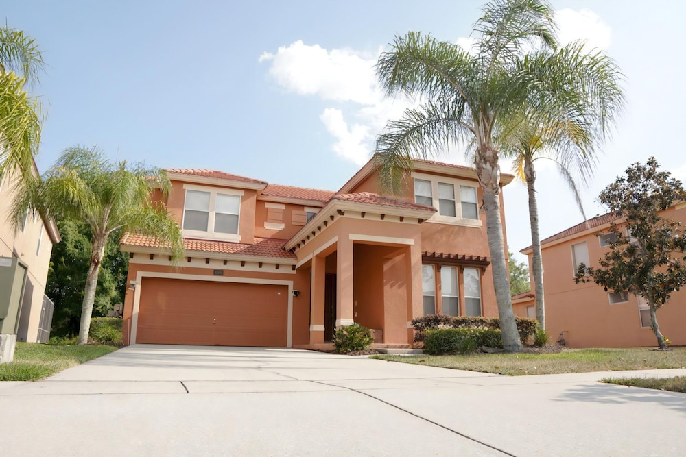 Emulsive Pool Home in Kissimmee 6 Miles to Disney