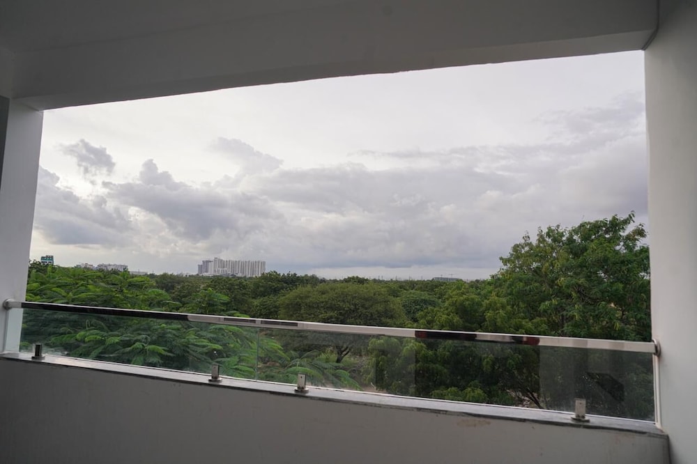 Manish Suites & Service Apartments