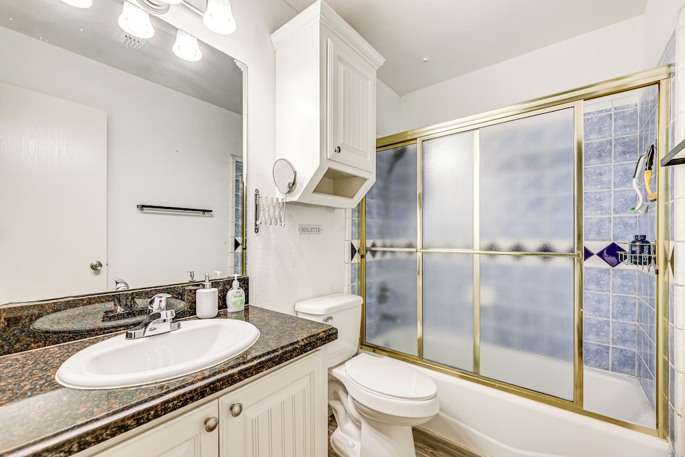Convenient, Spacious & Peaceful: Home in Edinburg!