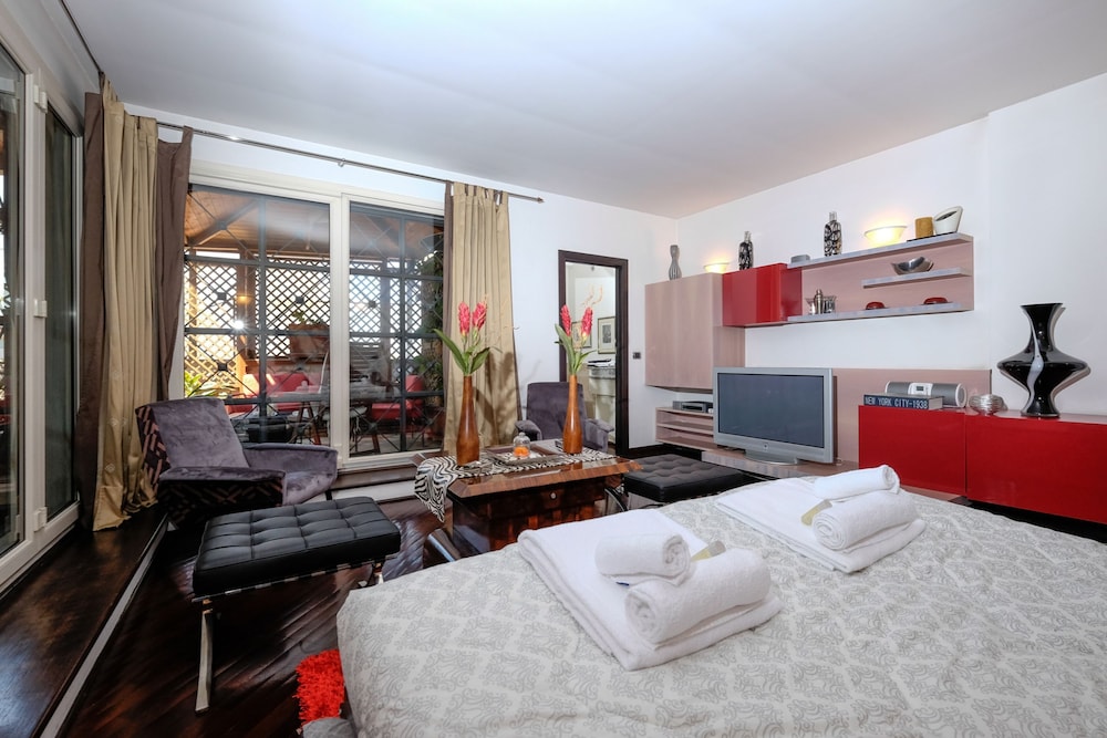 Amazing Penthouse by Caracalla