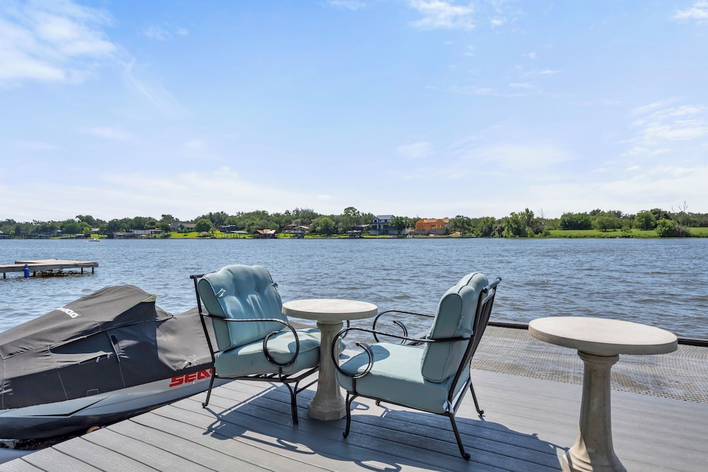River Oaks Place