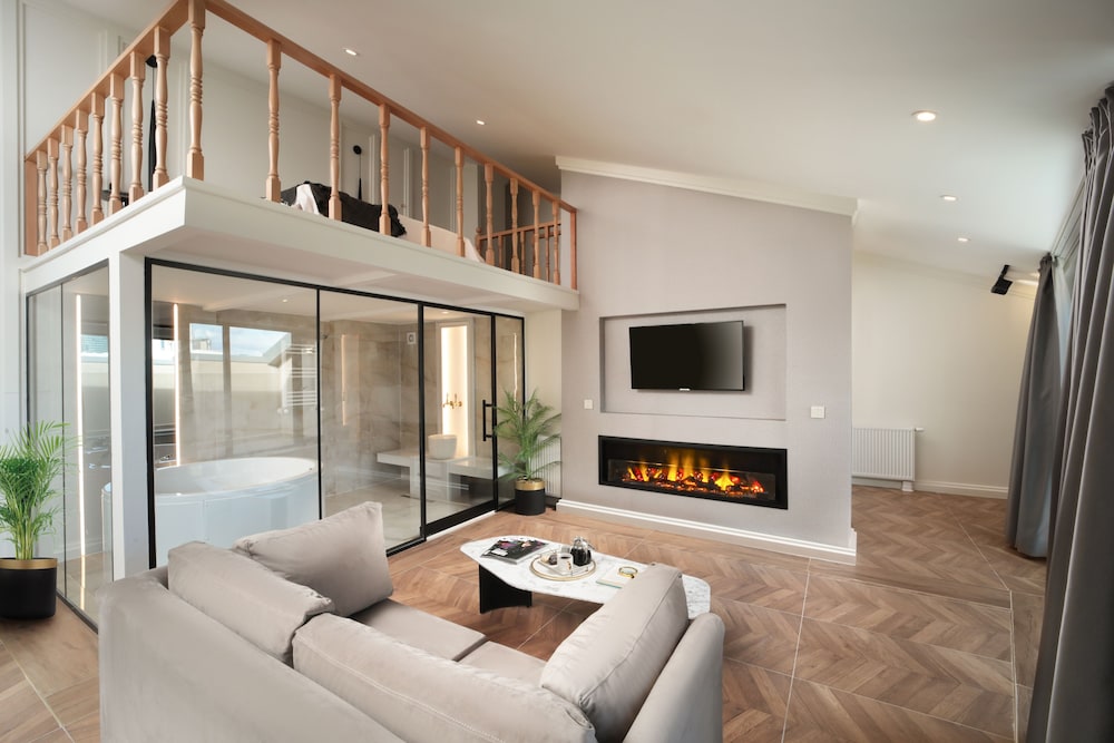 Gatto Suites & Residence
