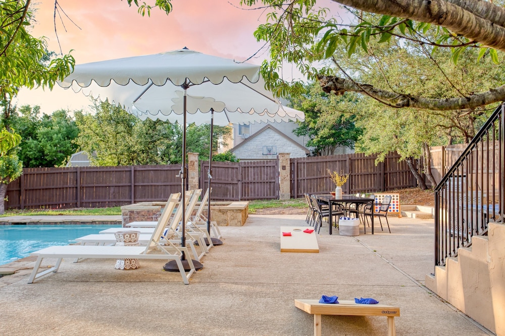 Hudson by Avantstay Magnificent Home w/ Beautiful Views, Multiple Living Areas, Pool & Games!