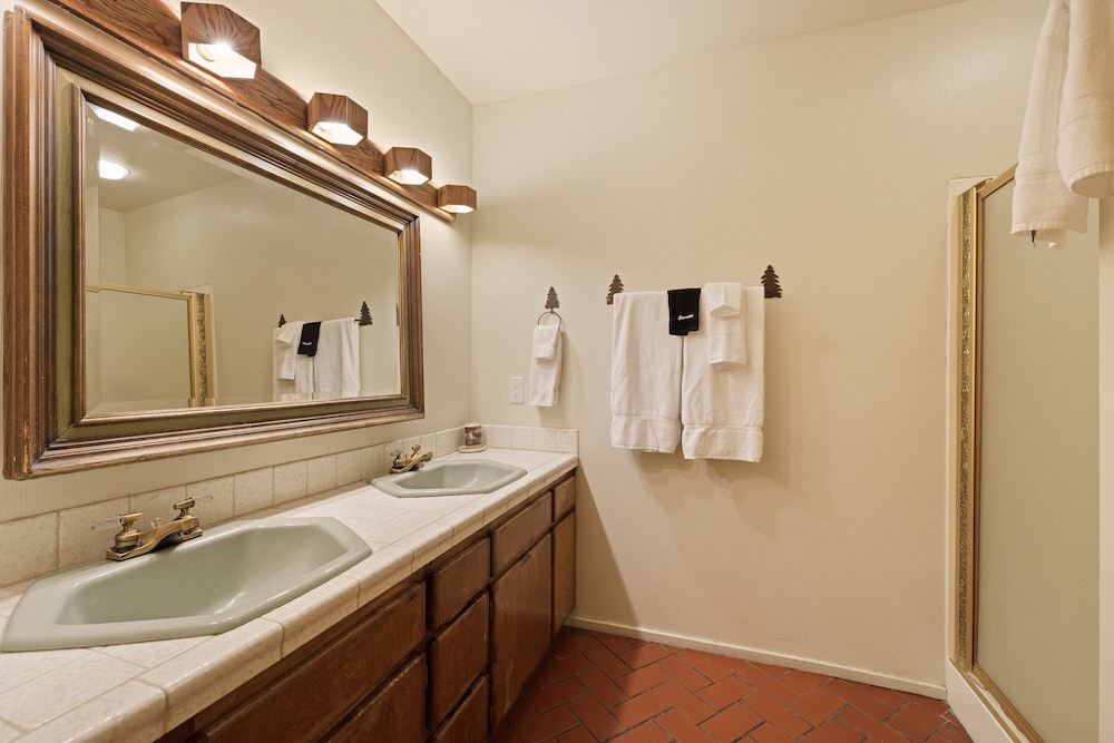 Poplar 35 5 Bedroom Home