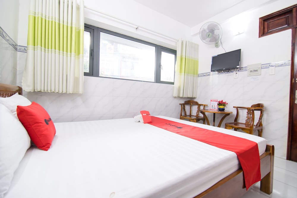 RedDoorz near Bau Cat Residence