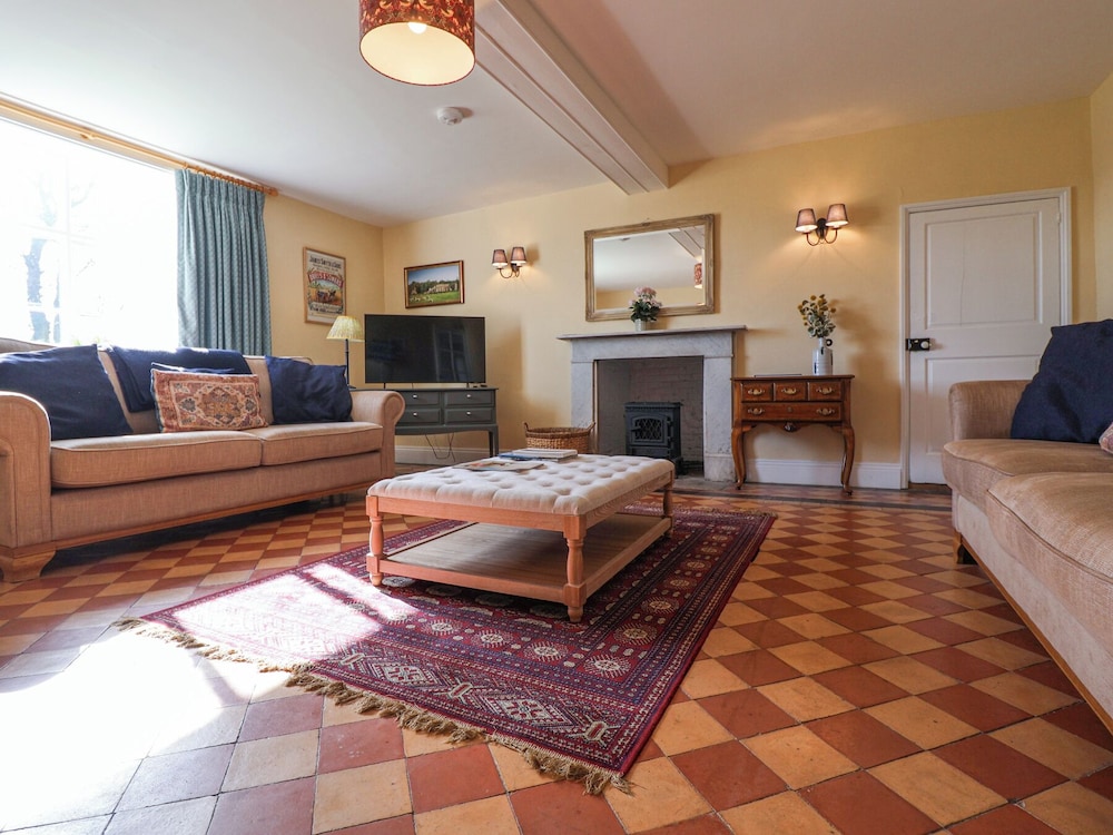 South Grange House - Sleep 16
