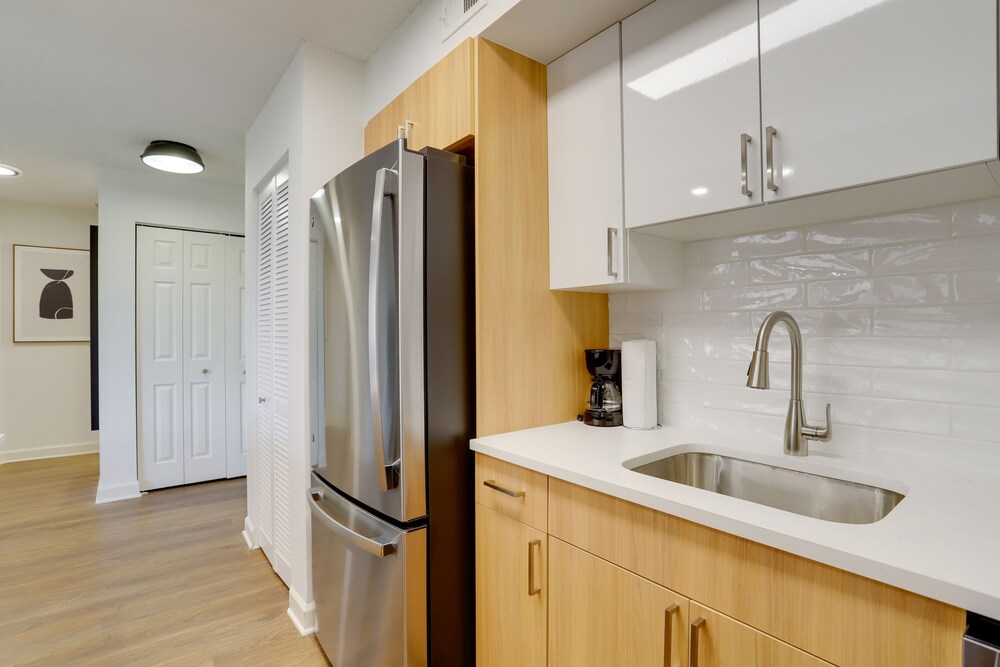 Luxury Apt with Rooftop Pentagon City view 3