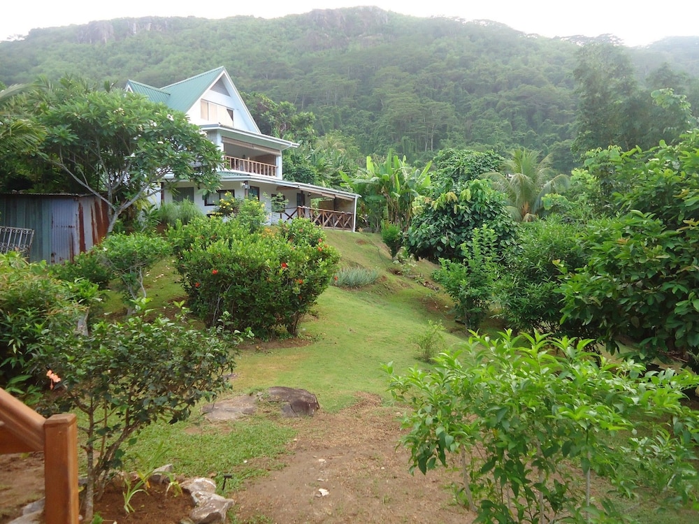 Lemongrass Lodge
