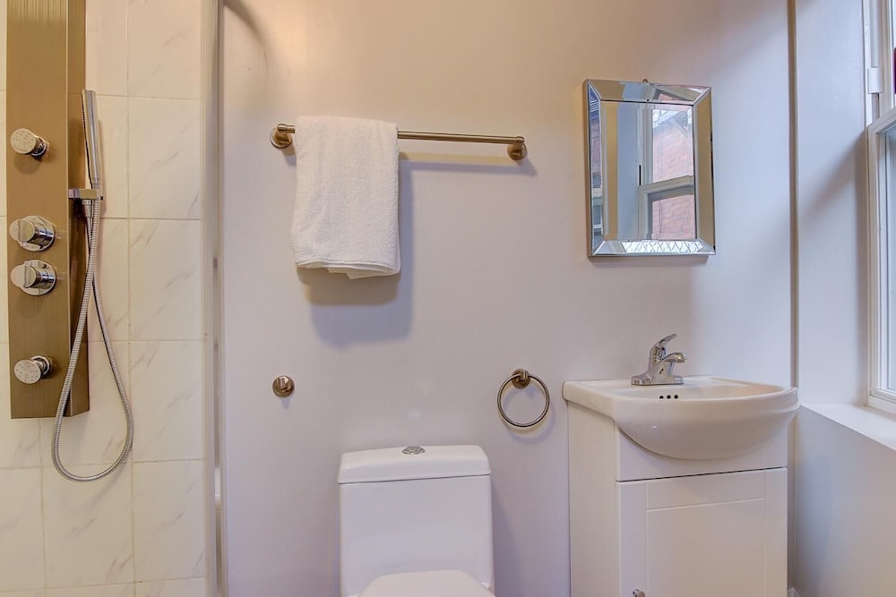 Spadina Guesthouse