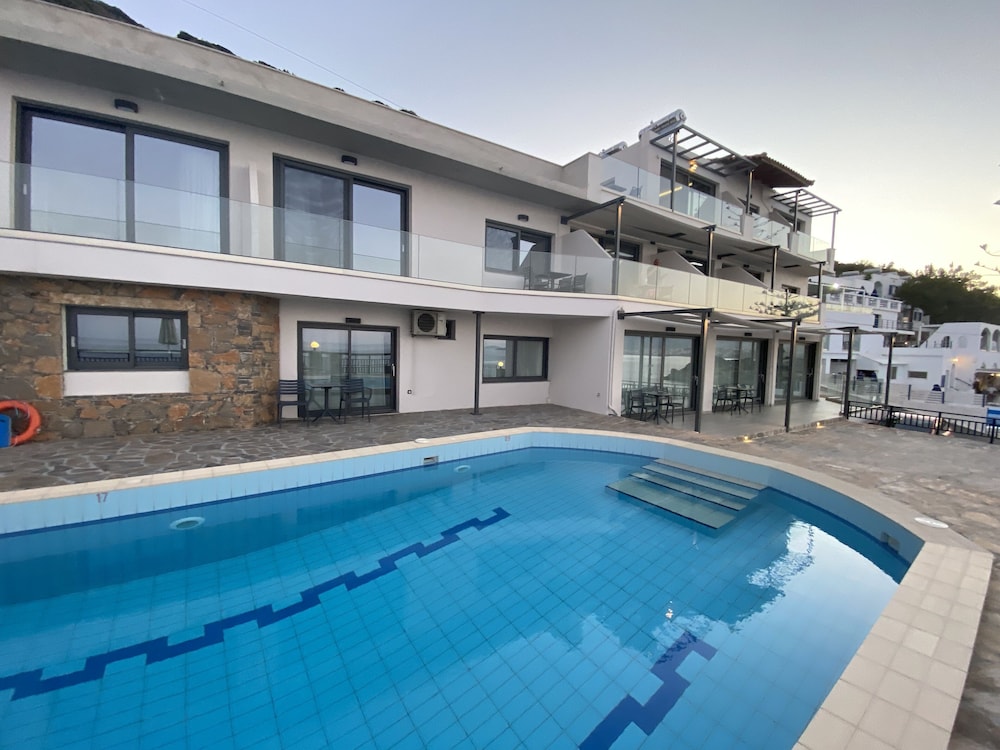 Ostria Apartments