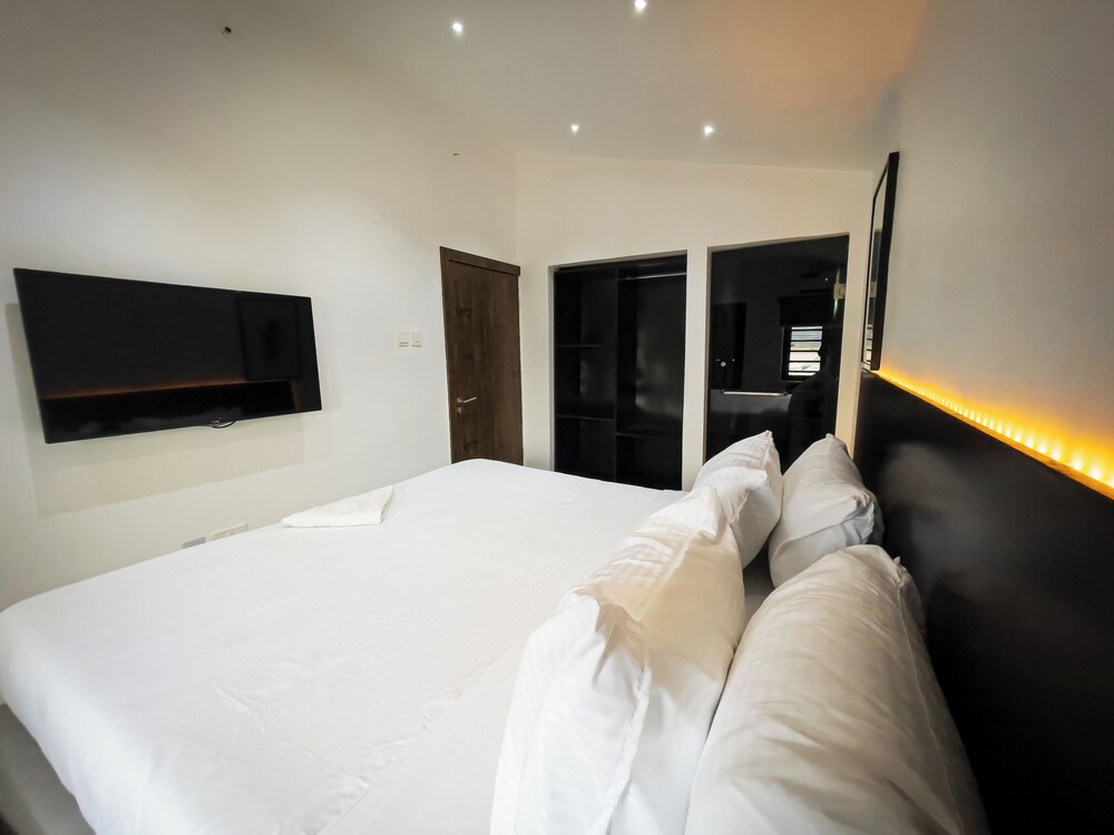 LUXE APARTMENTS