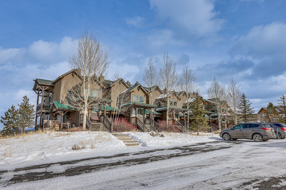 Ski-in/ski-out Granby Ranch Condo w/ Pool Access - Property Image 2