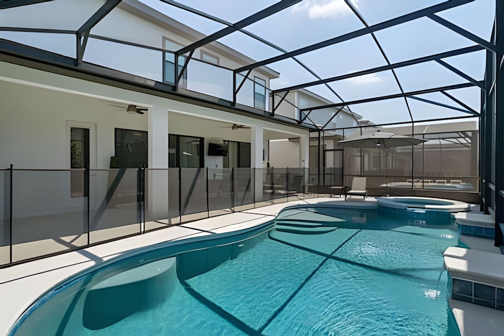 Luxurious 9BR Paradiso Pool, Cinema & Game Room