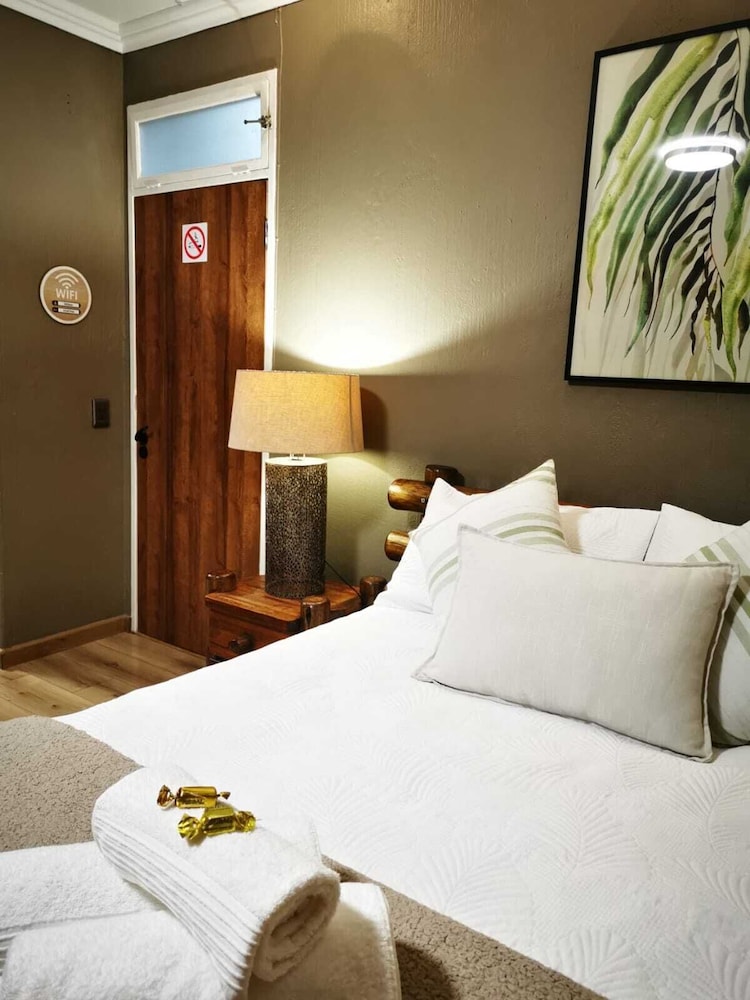 Room-indulgent Escape, Jet Bath, Stunnin