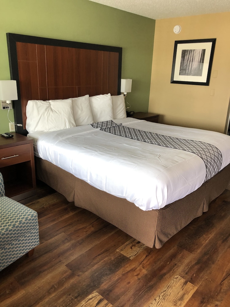 Knight's Inn Motel