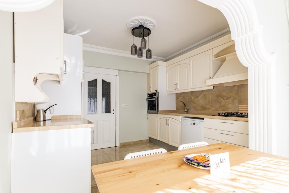 Fully Furnished Magnificent Flat in Uskudar