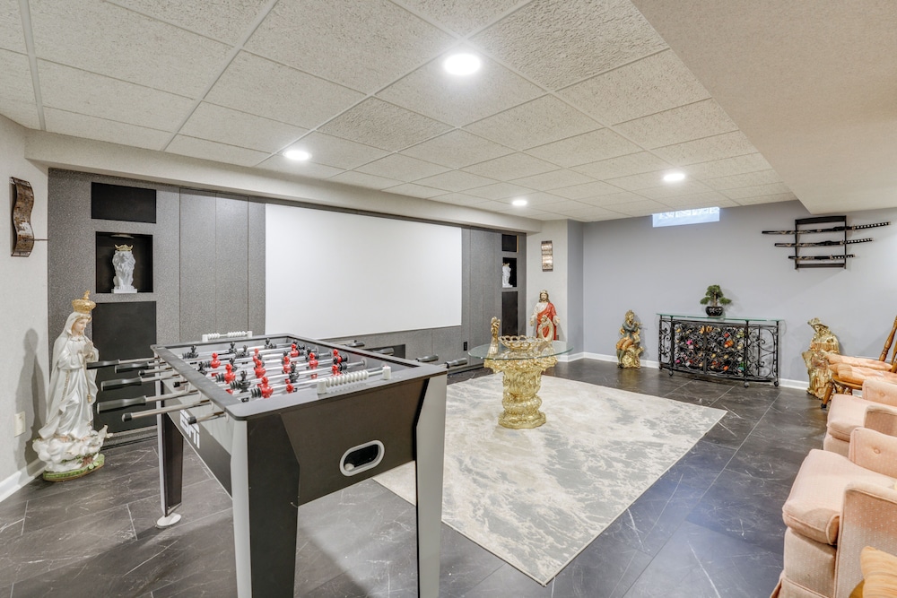 Indoor & Outdoor Entertainment! Luxe Michigan Home
