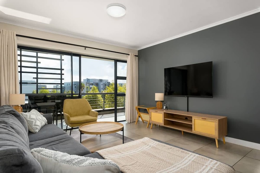 Modern 2 Bed Century City Apartment Pool Braai