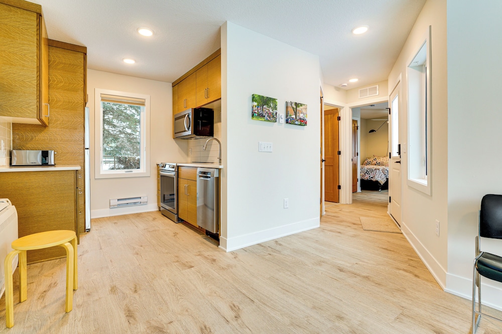 < 1/2 Mi to Downtown: Quiet Northfield Apartment