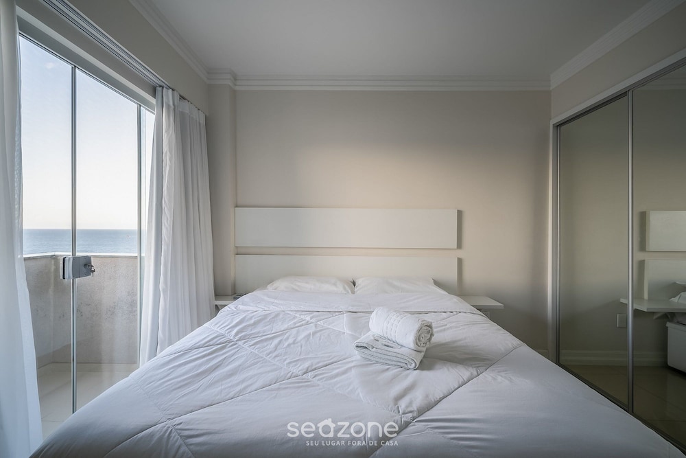 Cozy 3BR apt W/balcony sea View Cet1702