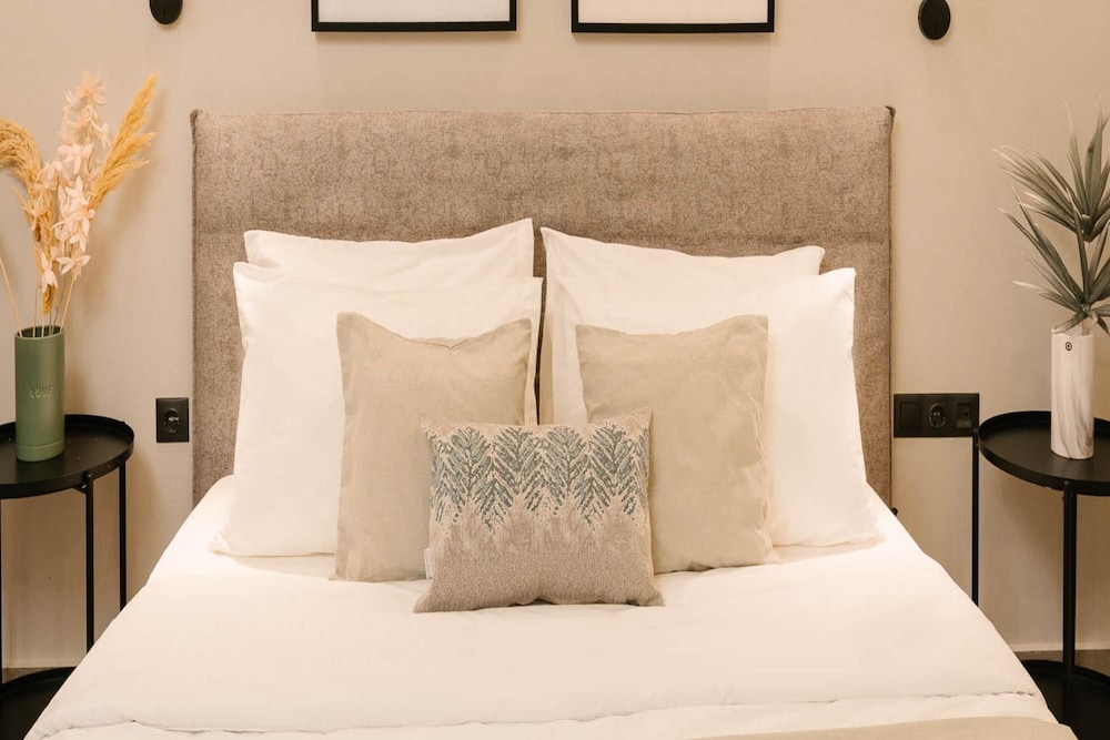 Phaedrus Living: City Center Zenonos Suite photo 4