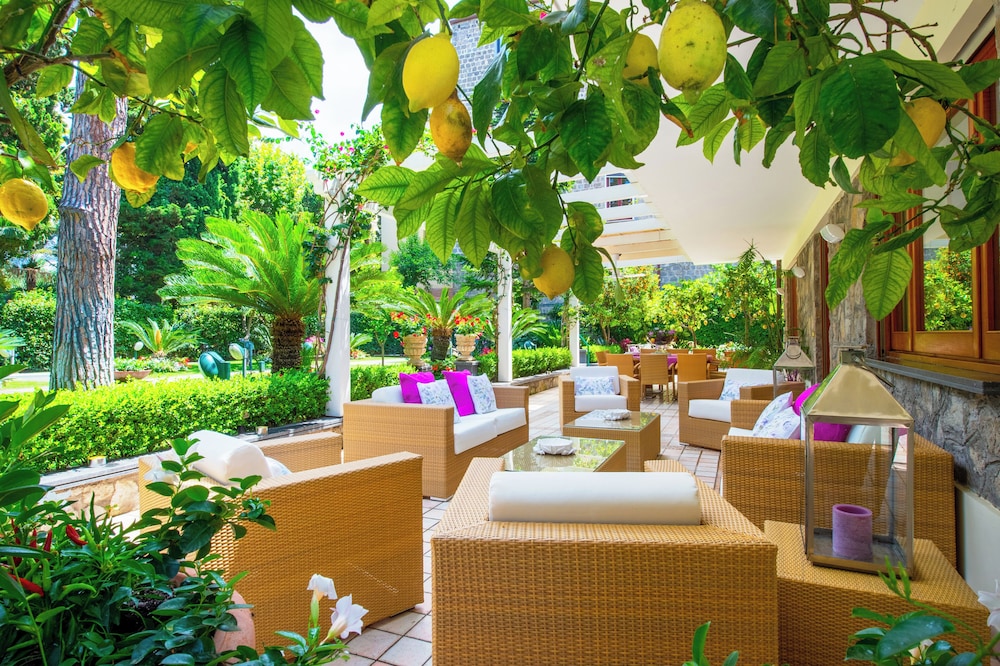 Villa In Sorrento Center | Gardens & Outdoor Space