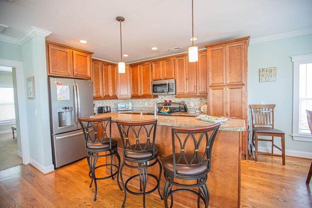 Life's A Beach 4 Bedroom Home by RedAwning