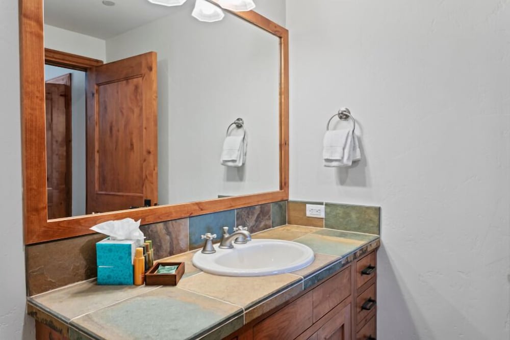 305 - Three Bedroom Shooting Star 3 Condo