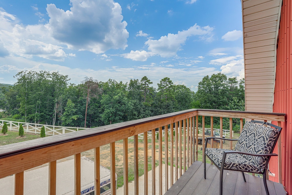 Lake Allatoona Area Studio w/ 2 Decks & Farm Views