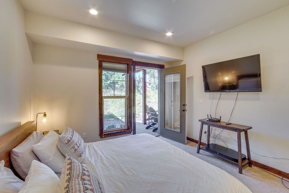 Suncadia Resort Townhome w/ Grill + Fireplace view 3