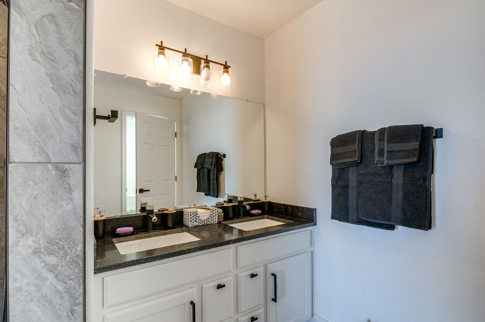 Lake Powell Views: Adobe Townhome w/ Patio