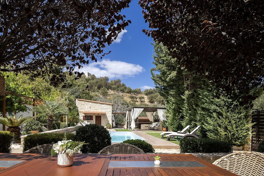 Maratho Villa - With Private Pool