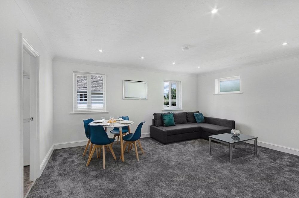 Karah Suites - The Galleria