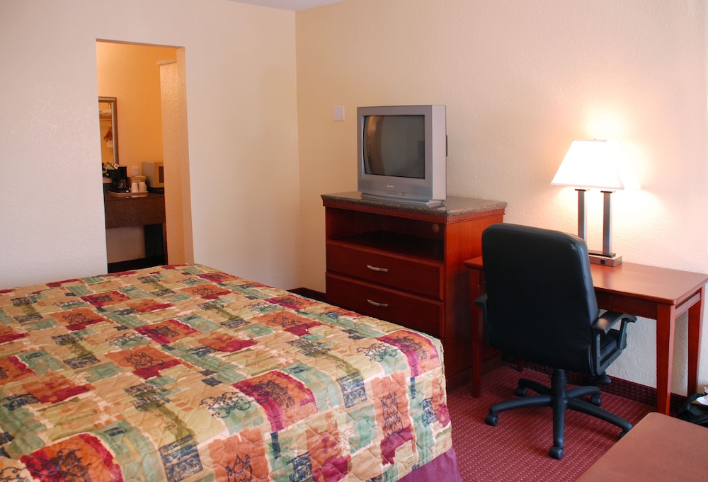 Relax Inn And Suites - Property Image 14