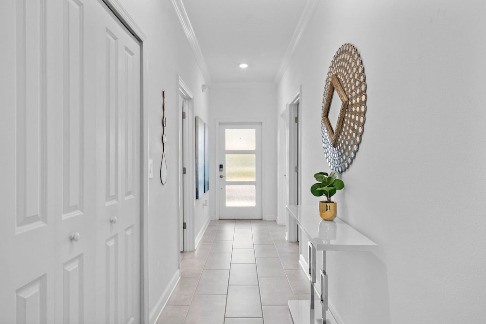 Spacious 5BR Home With Pool Near Top Attractions