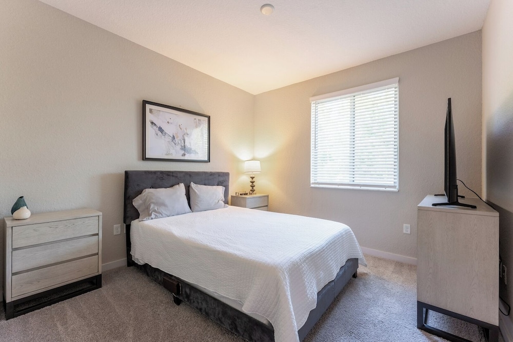 Daytona 3BR Getaway Pool, Gym, Pet Friendly