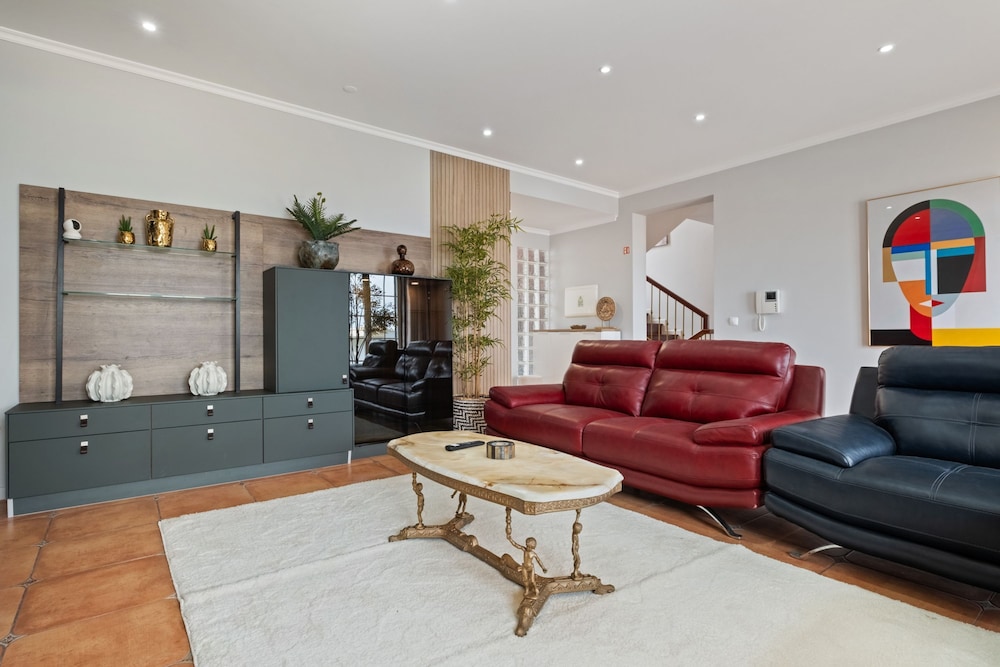 Villa Eastern Edge by Homie