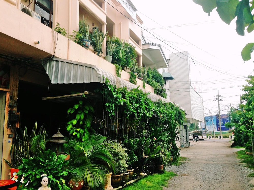 Surada Guesthouse