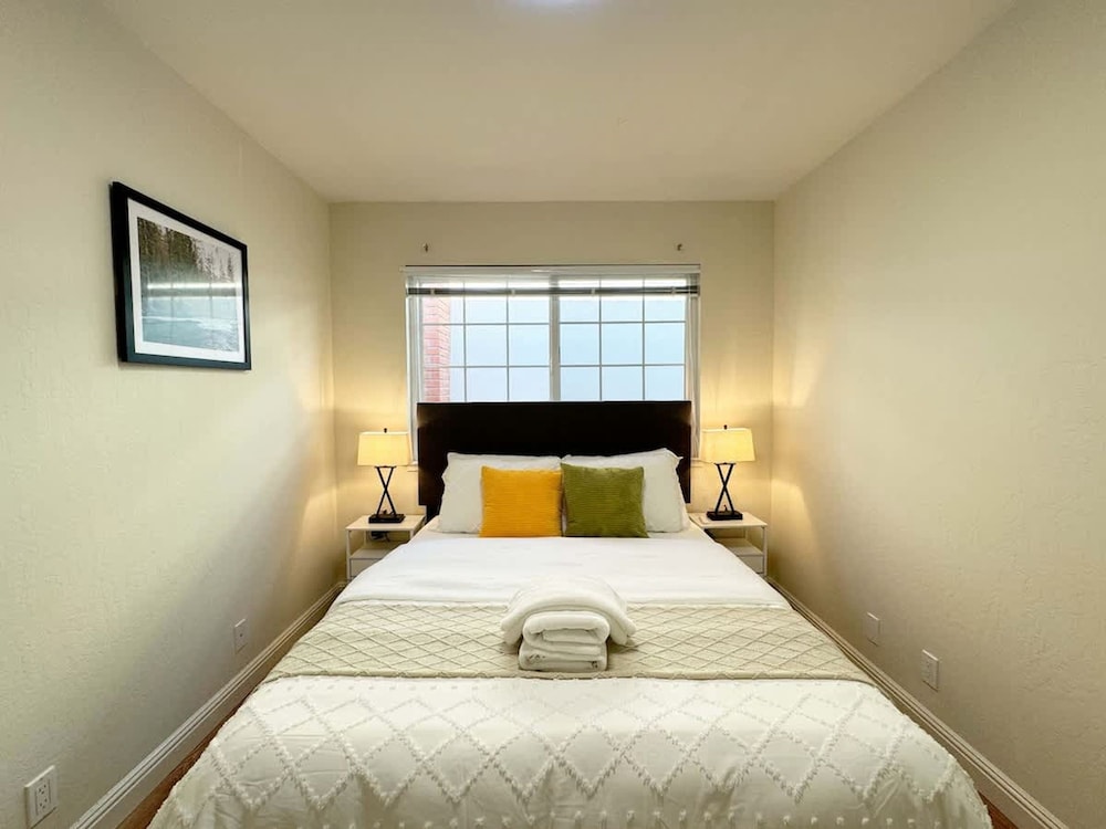 South SF Spacious Entire Unit With 3brs 3bth on 2F