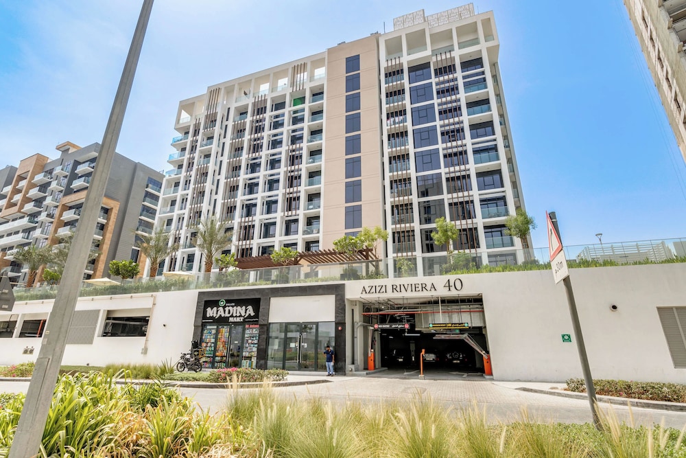 GLOBALSTAY. Azizi Riviera 40