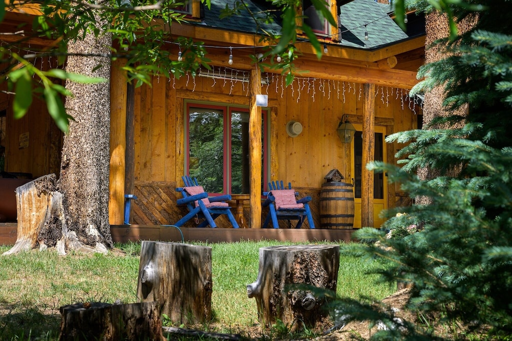 The River House 3 Bedroom Cabin