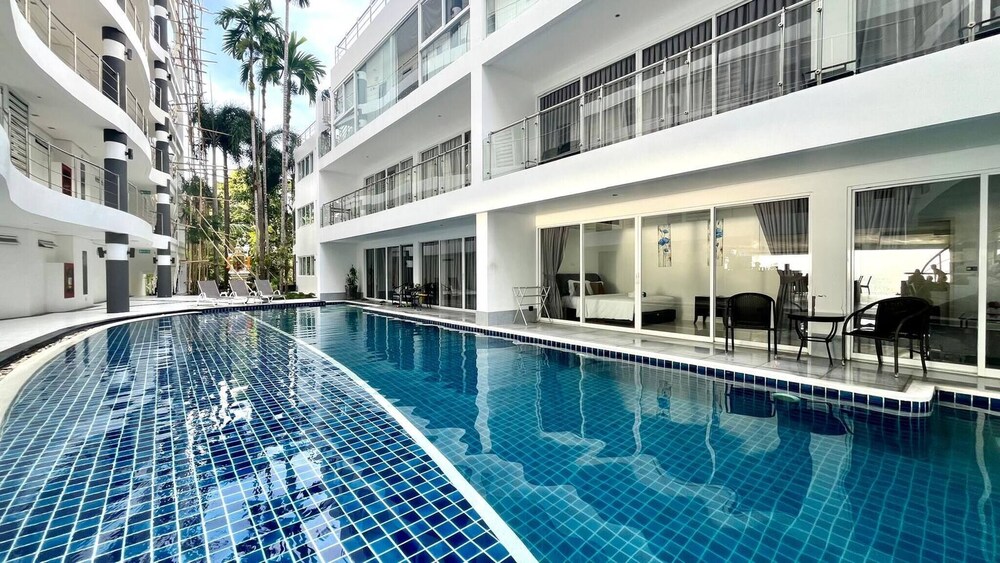 B11 Sunset Plaza Partial Seaview 1 Bedroom 1 Bathroom With Large Jaguzzi