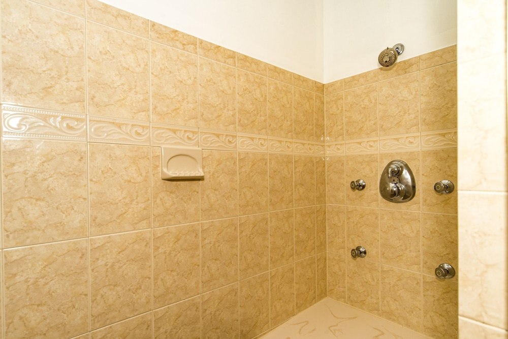 Stone Manor Boutique Inn - Property Image 8